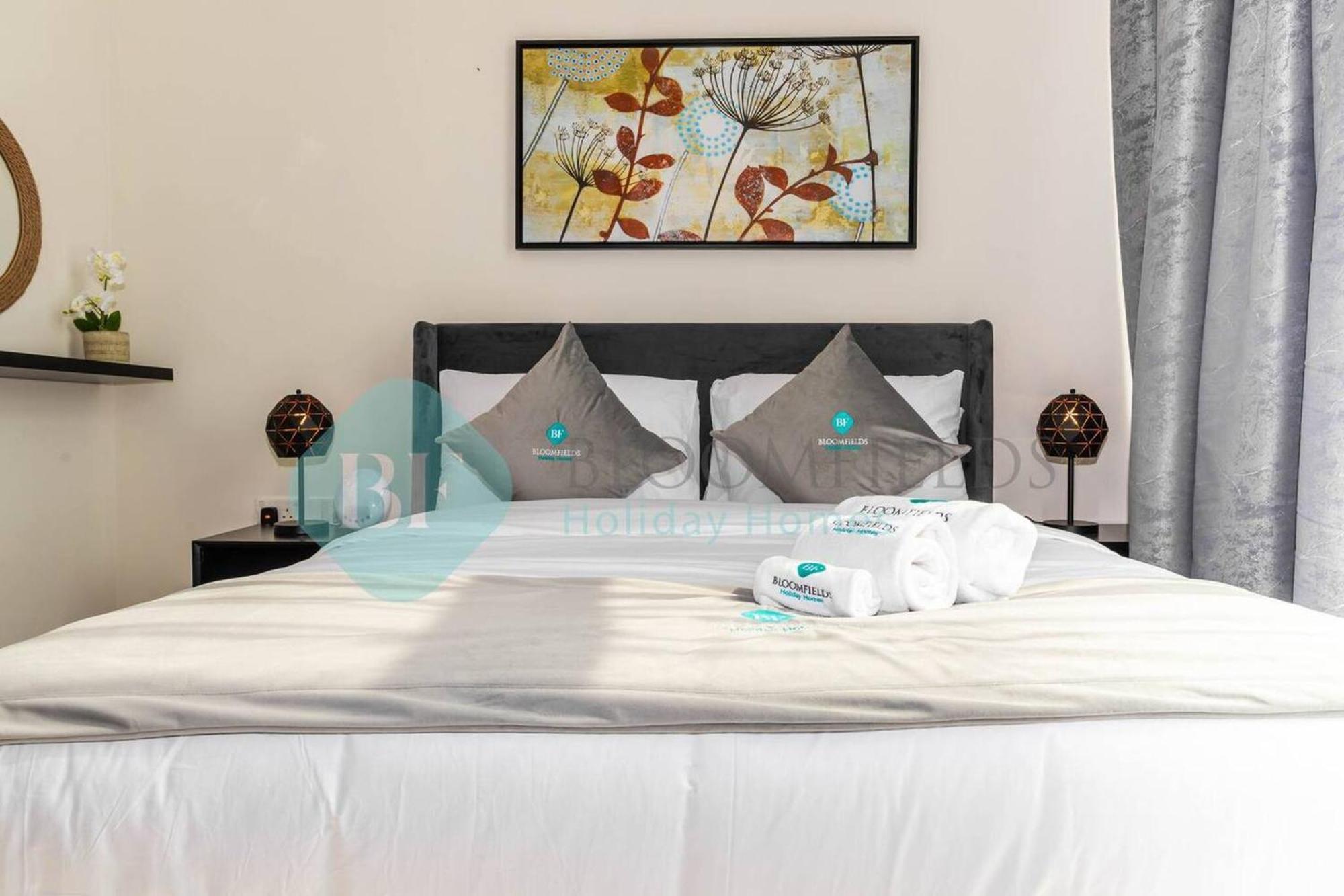 Apartment Bloomfields Spacious Stu In Raha The View Abu Dhabi